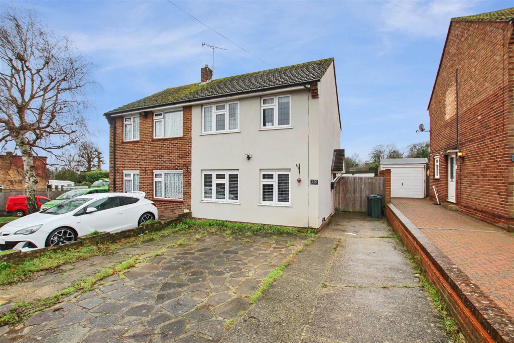 Summerhouse Drive, Joydens Wood