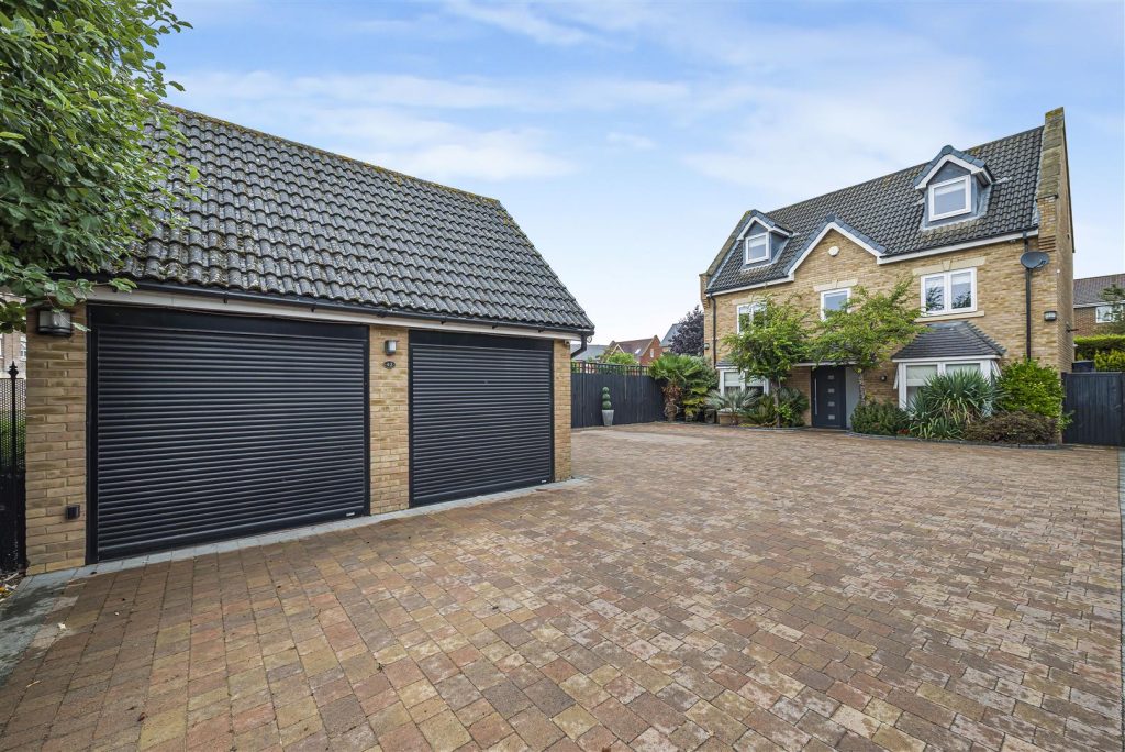 Pinewood Place, Bexley Park