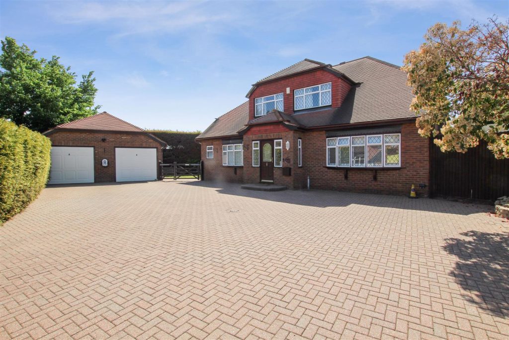 Barn End Drive, Wilmington